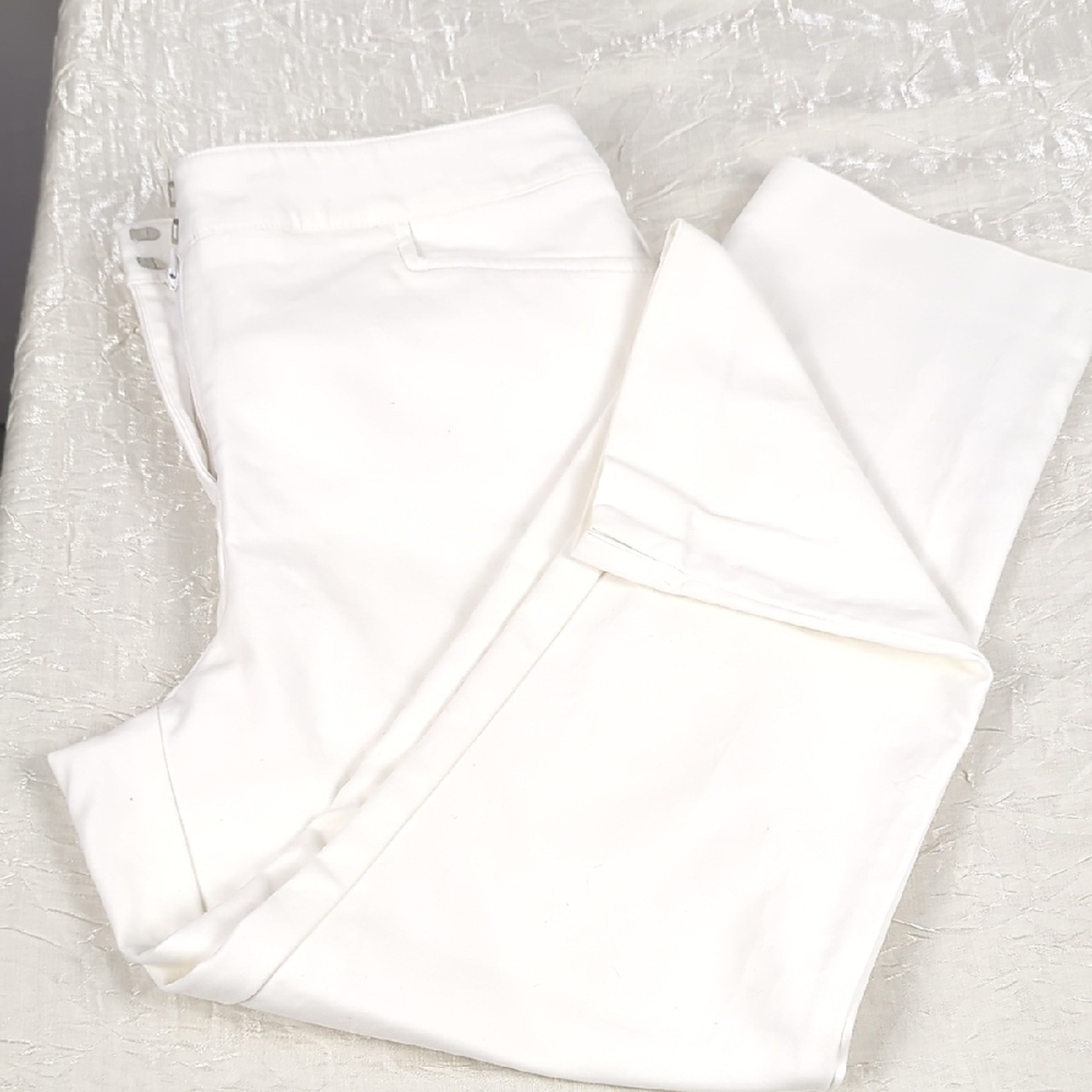Chico's Crisp White Capris